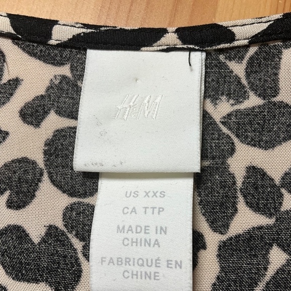 H&M 100% Viscose Button Front Mini Dress Puff Sleeves Animal Print Sz XXS NWOT - Picture 5 of 10